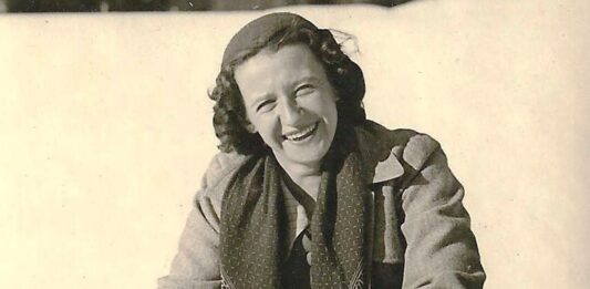 Poesia che mi guardi