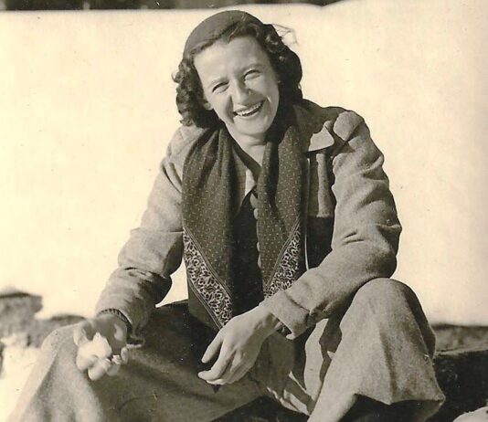 Poesia che mi guardi