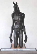 Una scultura dell'autore