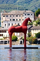 Mimmo Paladino, Cavallo, 2008. Vetroresina, ph Enrico Mocci