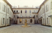 La corte di Villa Recalcati