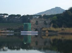 Una panoramica del lago Averno