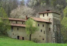 Veduta esterna del Monastero di Torba