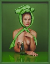 Elad Lassry, Woman (Green Bow), Courtesy Massimo de Carlo
