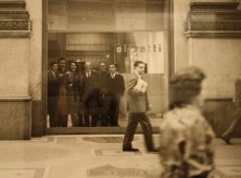Gli artisti all'interno del negozio Olivetti, 1962
