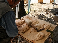 Uno scultore all'opera