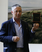 Stefanutti mostra il foro stenopeico