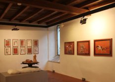 L'allestimento della mostra al Chiostro di Voltorre