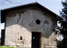 La facciata dell'edificio sacro