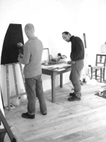 Mattia e altri artisti al lavoro