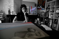 Nicoletta Magnani con i suoi quadri