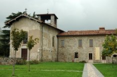 Il complesso di edifici accanto al Chiostro di Voltorre