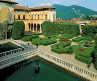 Villa Cicogna Mozzoni dal giardino