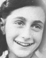 Anne Frank in un ritratto fotografico