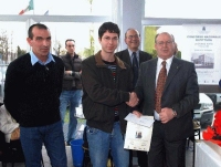 Vincitore 2009, Gianluca Volpe premiato dal Presidente Clementi