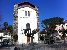 La chiesa in riva al lago