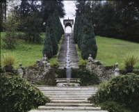 La scalinata dietro la villa