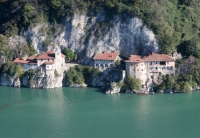 L'eremo di Santa Caterina del Sasso