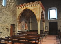 L'interno della chiesa dedicata a Santo Stefano