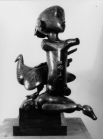'Paola, colomba e giocattolo', 1970, bronzo