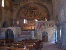 L'interno della Basilica di San Galliano