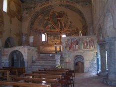 L'interno della Basilica di San Galliano