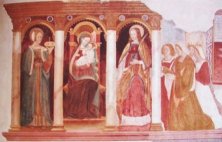 Brani di affreschi all'interno della chiesa