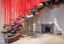 Chiharu Shiota porta al MAO la poesia dei fili intrecciati